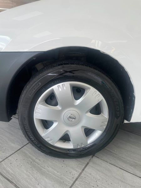 2021-Nissan-NP200-16_4
