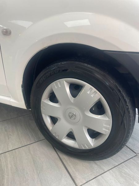2021-Nissan-NP200-16_6