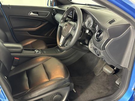 2013-Mercedes-Benz-A-Class-A-180-CDI-BE-Auto_9