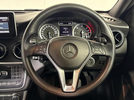 2013-Mercedes-Benz-A-Class-A-180-CDI-BE-Auto_11
