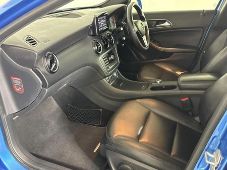 2013-Mercedes-Benz-A-Class-A-180-CDI-BE-Auto_8