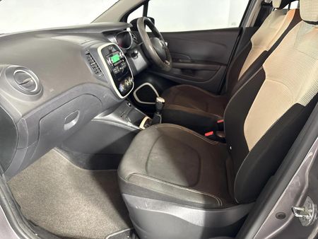 2017-Renault-Captur-900T-Expression-66kW_8