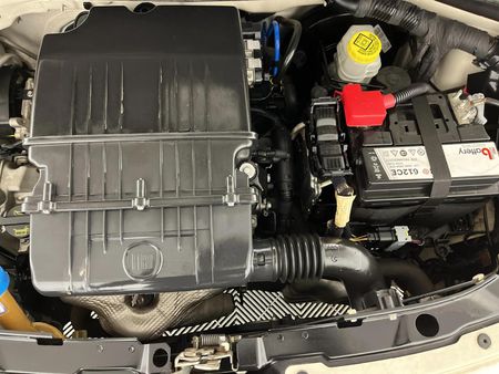 2016-Fiat-500-12_12