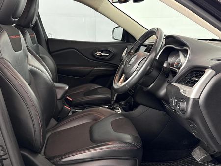 2015-Jeep-Cherokee-32-Trailhawk-Auto_9