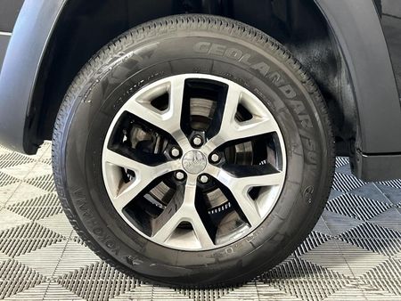 2015-Jeep-Cherokee-32-Trailhawk-Auto_7