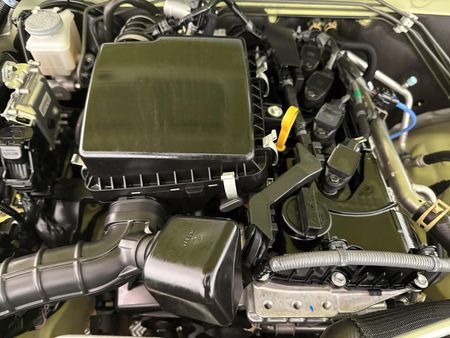 2025-Suzuki-Jimny-15-GLX-Auto_11