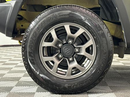 2025-Suzuki-Jimny-15-GLX-Auto_15