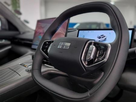 2026-Geely-E5-EM-i-Apex-Phev_12
