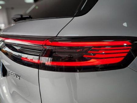 2026-Geely-E5-EM-i-Apex-Phev_6
