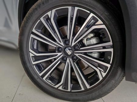 2026-Geely-E5-EM-i-Apex-Phev_8