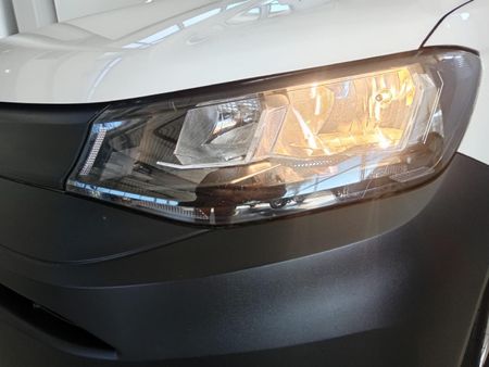 2023-Volkswagen-Caddy-Maxi-Kombi-20-TDI_21