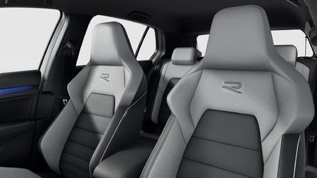 2026-Volkswagen-Golf-14-TSI-R-Line-Auto-110kw_9