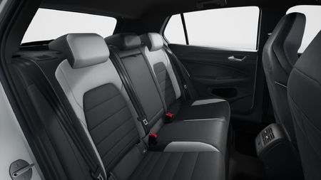 2026-Volkswagen-Golf-14-TSI-R-Line-Auto-110kw_10