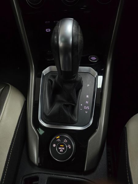 2021-Volkswagen-T-Roc-20-TSI-4M-R-Line-Auto_11