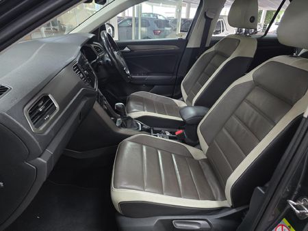 2021-Volkswagen-T-Roc-20-TSI-4M-R-Line-Auto_5