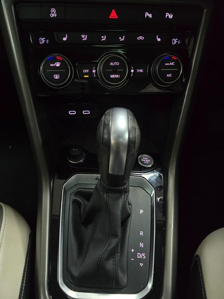 2021-Volkswagen-T-Roc-20-TSI-4M-R-Line-Auto_6