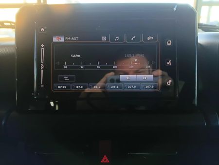 2021-Suzuki-Jimny-15-GLX-Auto_11
