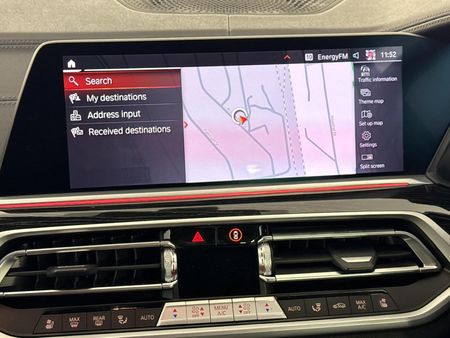 2019-BMW-X7-M50d_13