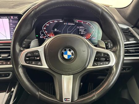 2019-BMW-X7-M50d_14