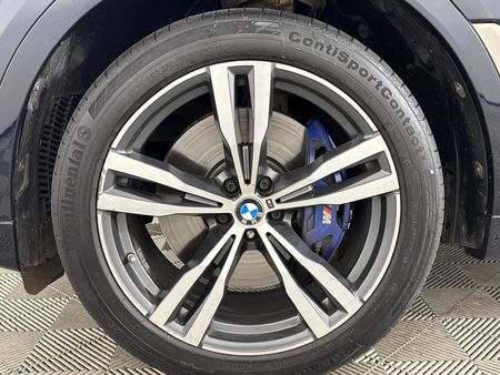 2019-BMW-X7-M50d_18