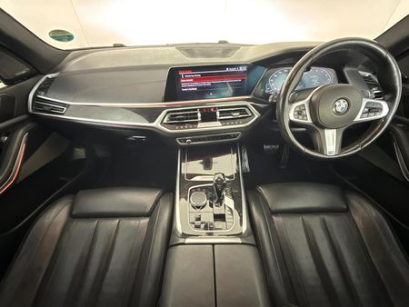 2019-BMW-X7-M50d_1