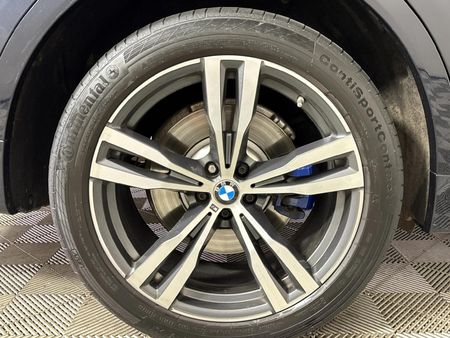 2019-BMW-X7-M50d_21