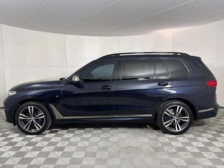 2019-BMW-X7-M50d_5