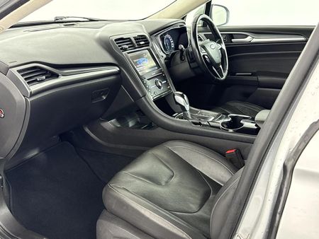 2015-Ford-Fusion-20-EcoBoost-Titanium-Auto_9