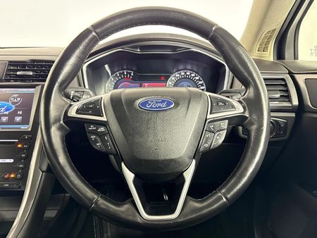 2015-Ford-Fusion-20-EcoBoost-Titanium-Auto_13