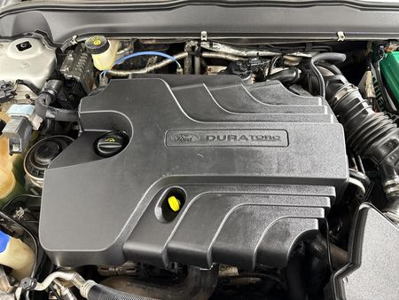 2015-Ford-Fusion-20-EcoBoost-Titanium-Auto_14