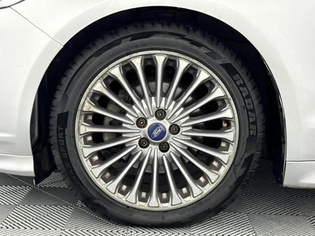 2015-Ford-Fusion-20-EcoBoost-Titanium-Auto_16