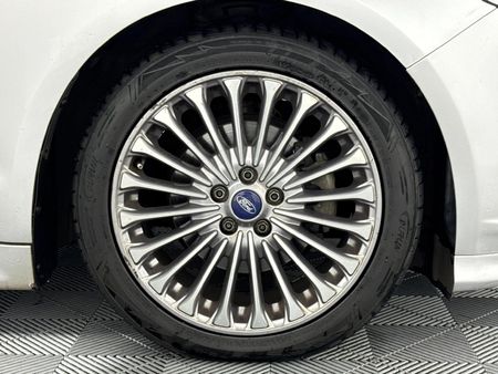 2015-Ford-Fusion-20-EcoBoost-Titanium-Auto_17