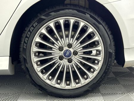 2015-Ford-Fusion-20-EcoBoost-Titanium-Auto_18