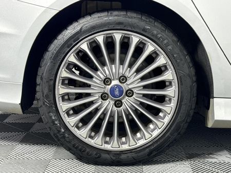 2015-Ford-Fusion-20-EcoBoost-Titanium-Auto_19