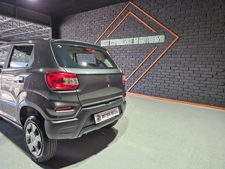 2025-Suzuki-S-Presso-10-GL-AMT_24
