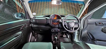 2025-Suzuki-S-Presso-10-GL-AMT_18