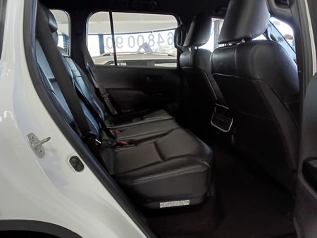 2023-Toyota-Land-Cruiser-300-V6-33-D-GX-R_10
