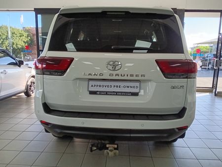 2023-Toyota-Land-Cruiser-300-V6-33-D-GX-R_4