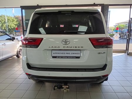 2023-Toyota-Land-Cruiser-300-V6-33-D-GX-R_7