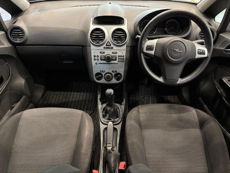 2011-Opel-Corsa-14-Essentia-5-dr_9