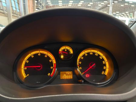 2011-Opel-Corsa-14-Essentia-5-dr_10