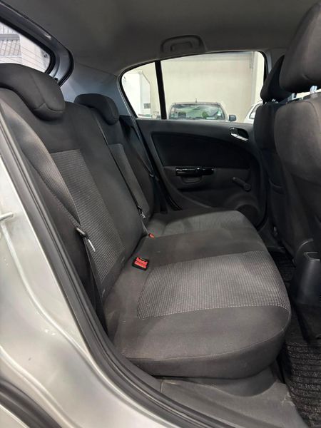 2011-Opel-Corsa-14-Essentia-5-dr_11
