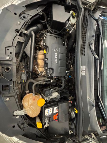 2011-Opel-Corsa-14-Essentia-5-dr_12