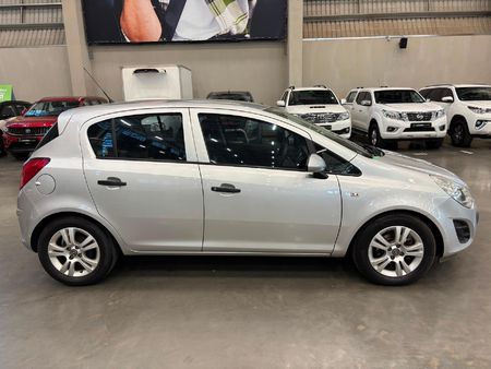 2011-Opel-Corsa-14-Essentia-5-dr_1