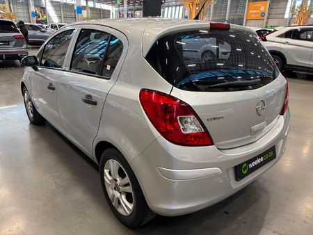 2011-Opel-Corsa-14-Essentia-5-dr_4