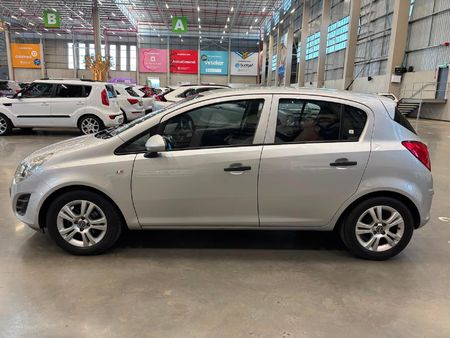2011-Opel-Corsa-14-Essentia-5-dr_5