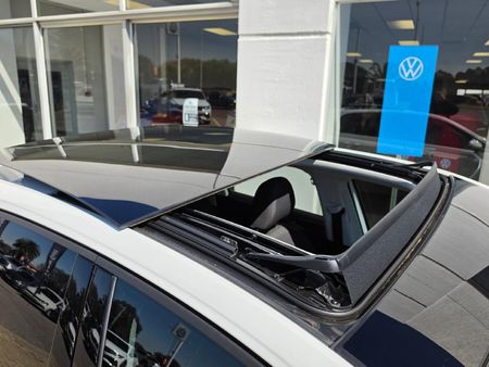 2026-Volkswagen-Polo-10-TSI-Life_10