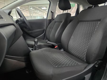 2025-Volkswagen-Polo-Vivo-14-Life_8