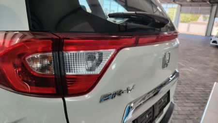 2017-Honda-BR-V-15-Elegance_17