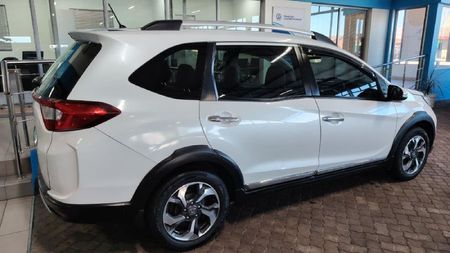 2017-Honda-BR-V-15-Elegance_5